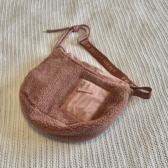 Free People Movement Slopes Sherpa Sling Bag Gem/Mauve Utility New No Tags - Picture 2 of 14